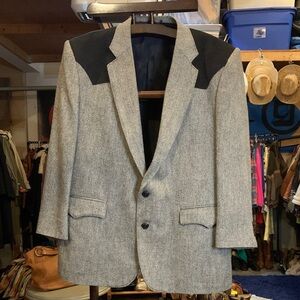 Men's Gray Blazer with Black Accents